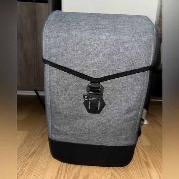 NWT Lifepack hustle backpack - Picture 1 of 12